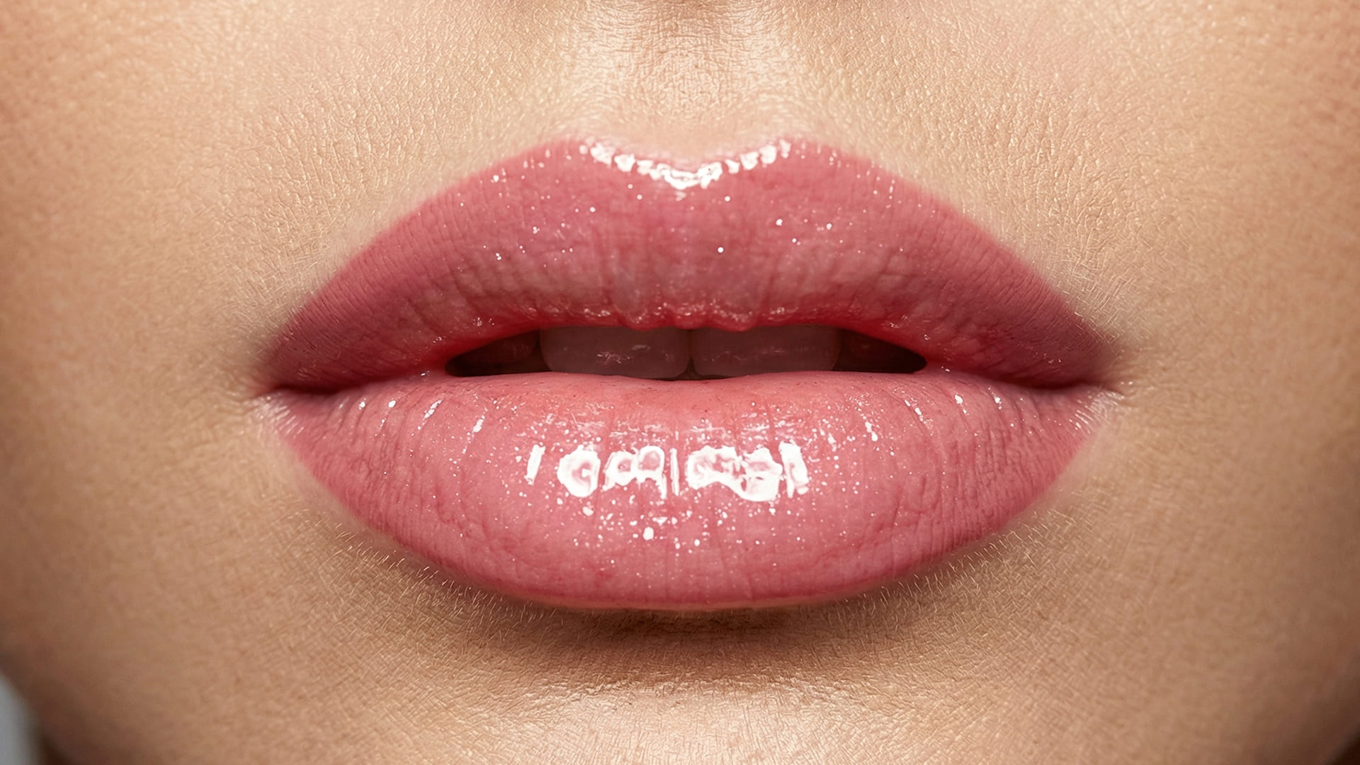 dermacol aplicación gloss