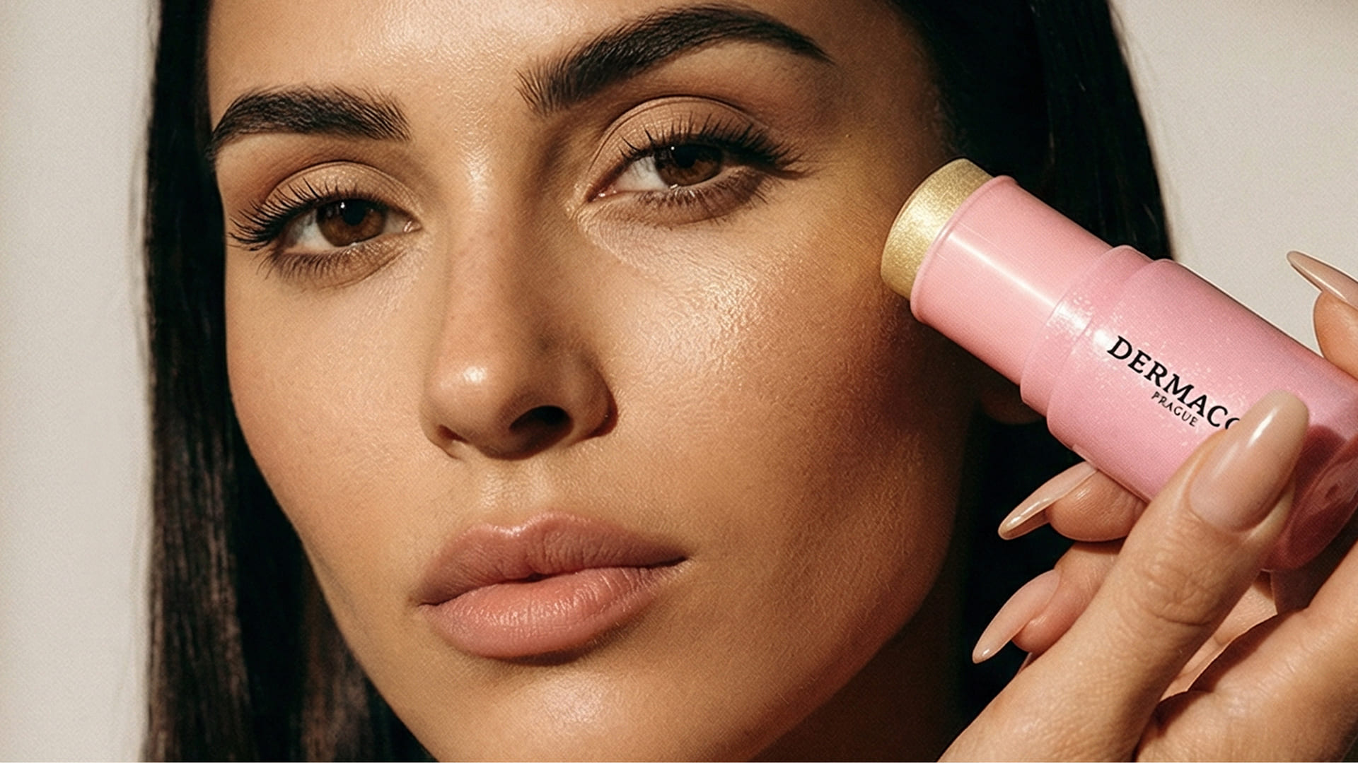 dermacol apicación iluminador en stick